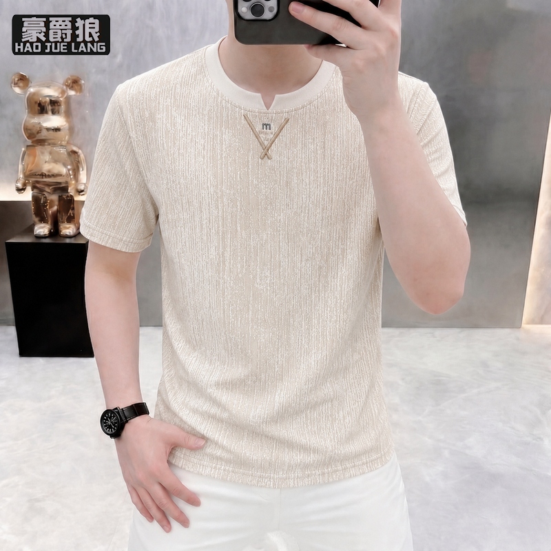 13654443.夏季新款男士小v领短袖T恤薄款透气肌理感褶皱内搭打底衫男装
