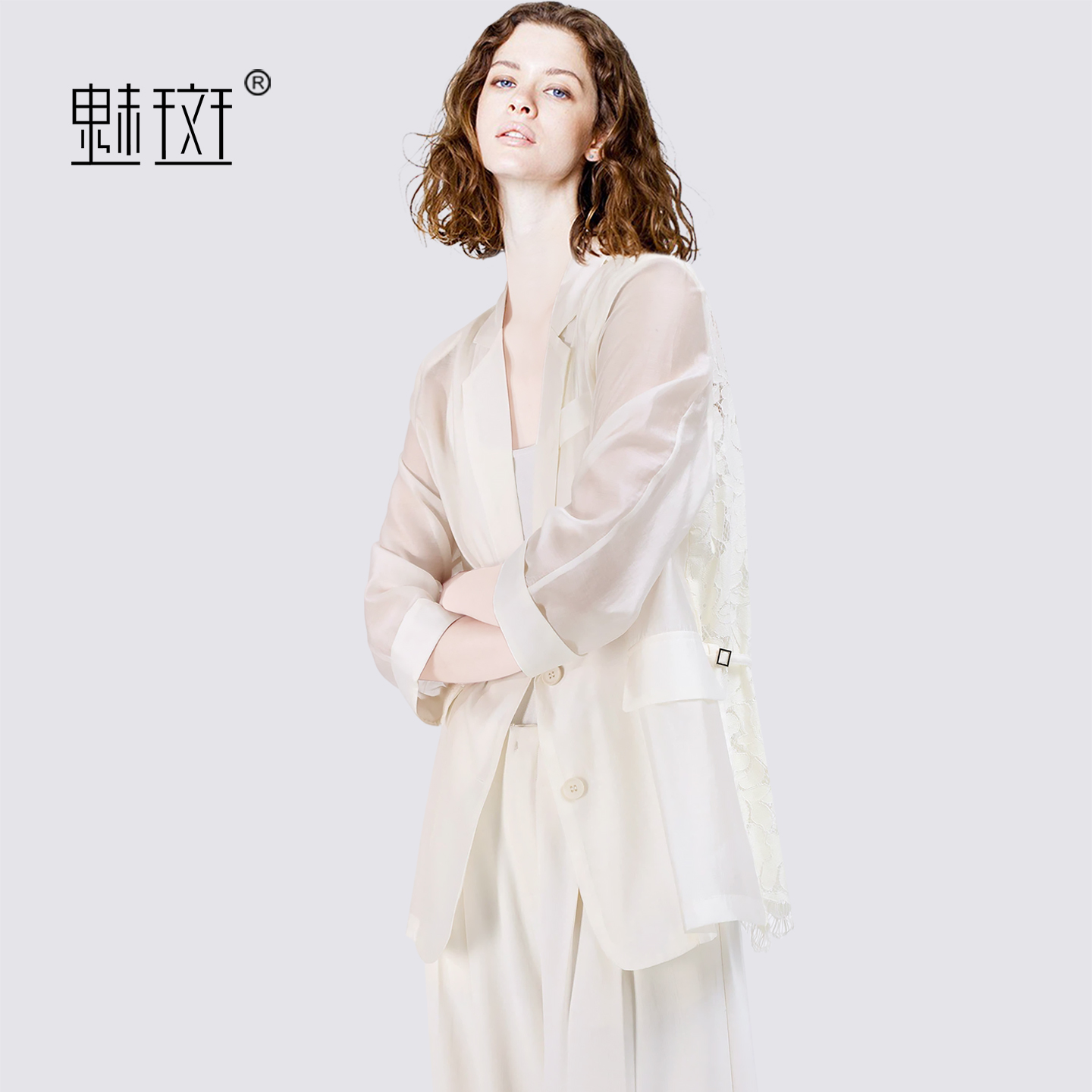 13655754.魅斑七分袖后背镂空蕾丝拼接西装外套西服