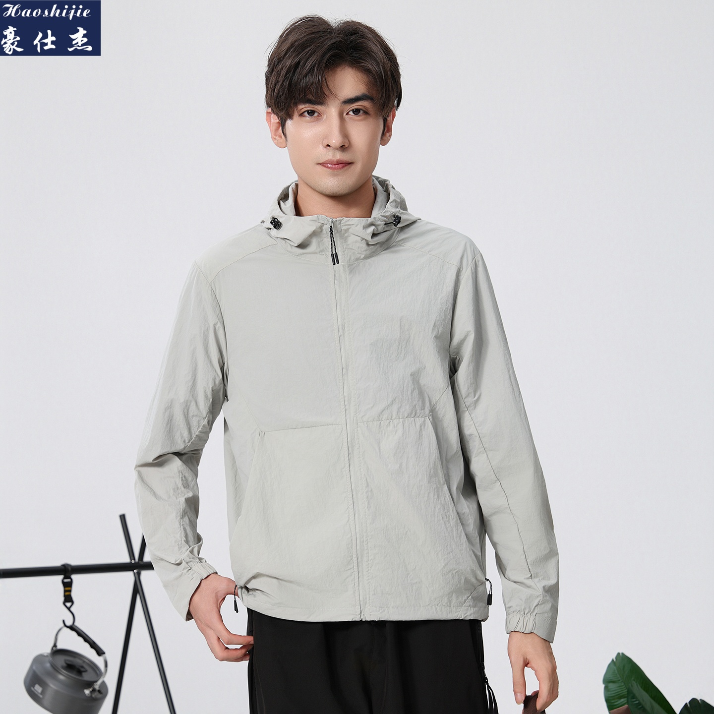 13666332.《百搭潮流》春夏季新款男女轻量级透气冲锋夹克运动户外防晒衣