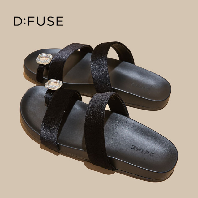 13670009.墨斯本D:Fuse/迪芙斯新款时尚夹趾水钻平底女拖鞋星期六集团DFE211022I