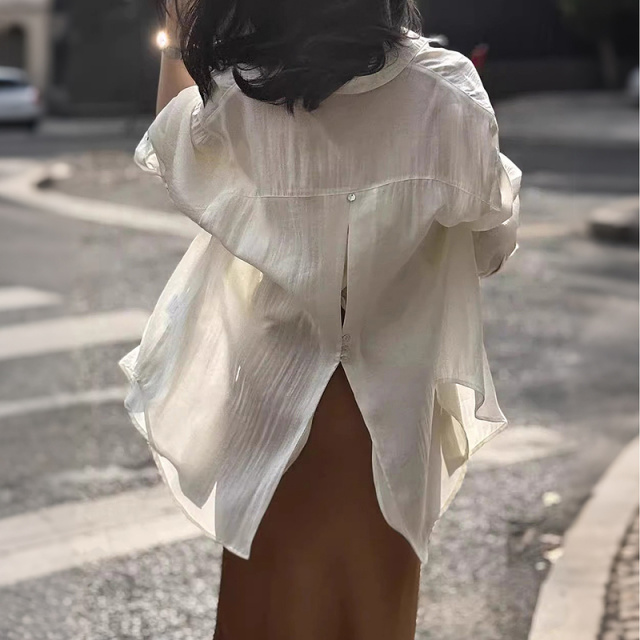 13671393.【转身的优雅】夏季设计感后背开叉翻领轻薄宽松显瘦小个子女衬衫