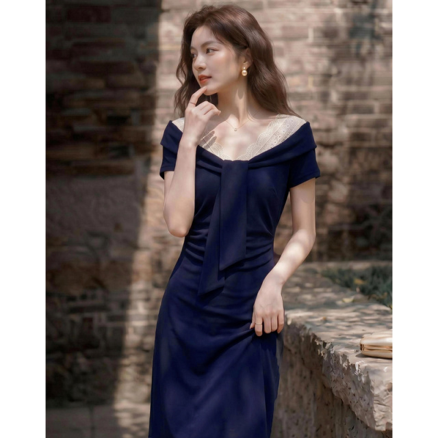 13672015.【名媛私服】夏季浪漫风飘带蕾丝装饰收腰A字显瘦连衣裙女小个子