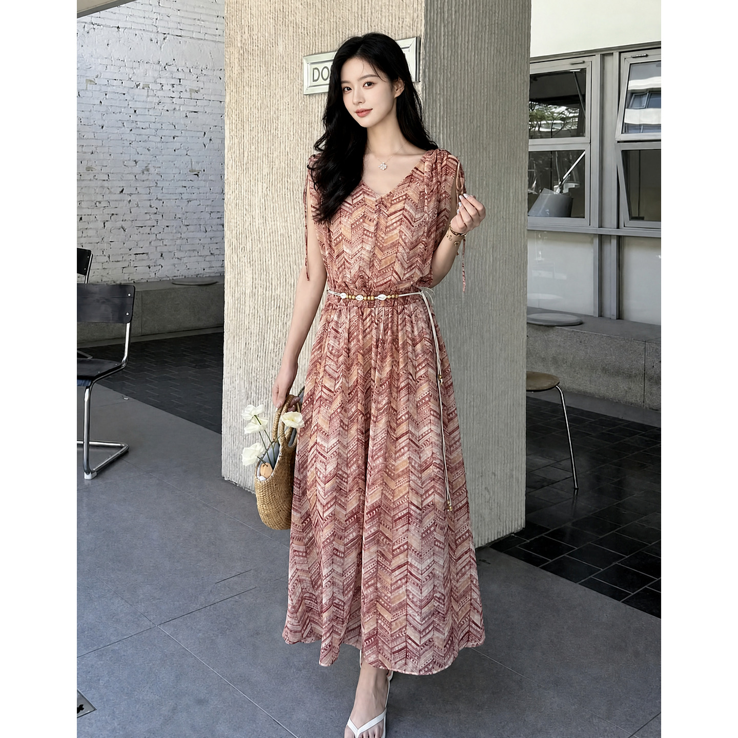 13671858.【优雅假日】夏季浪漫雪纺印花V领抽绳无袖收腰A字大摆女连衣裙