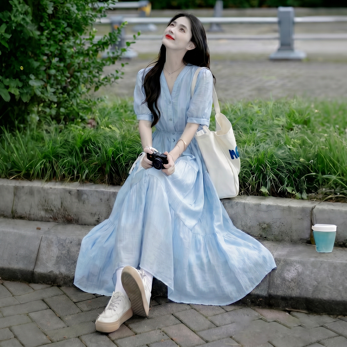 13672335.【轻盈莱赛尔】夏季优雅风V领收腰含内衬轻薄A字连衣裙女高级感