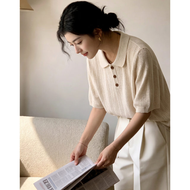13671989.【含亚麻莱赛尔】夏季通勤风镂空竖条提花Polo领短袖女针织衫