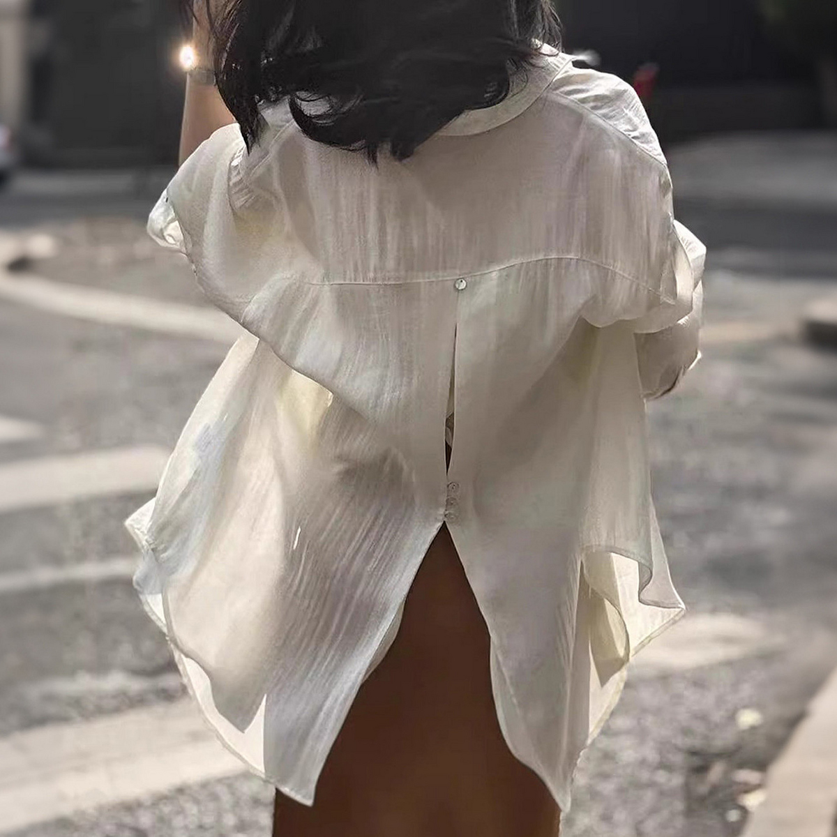 13671393.【转身的优雅】夏季设计感后背开叉翻领轻薄宽松显瘦小个子女衬衫
