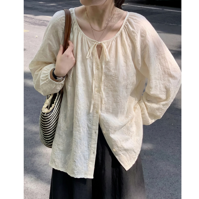 13671987.【清新纯棉】夏季文艺风绣花系带圆领七分袖花边摆轻薄宽松女衬衫