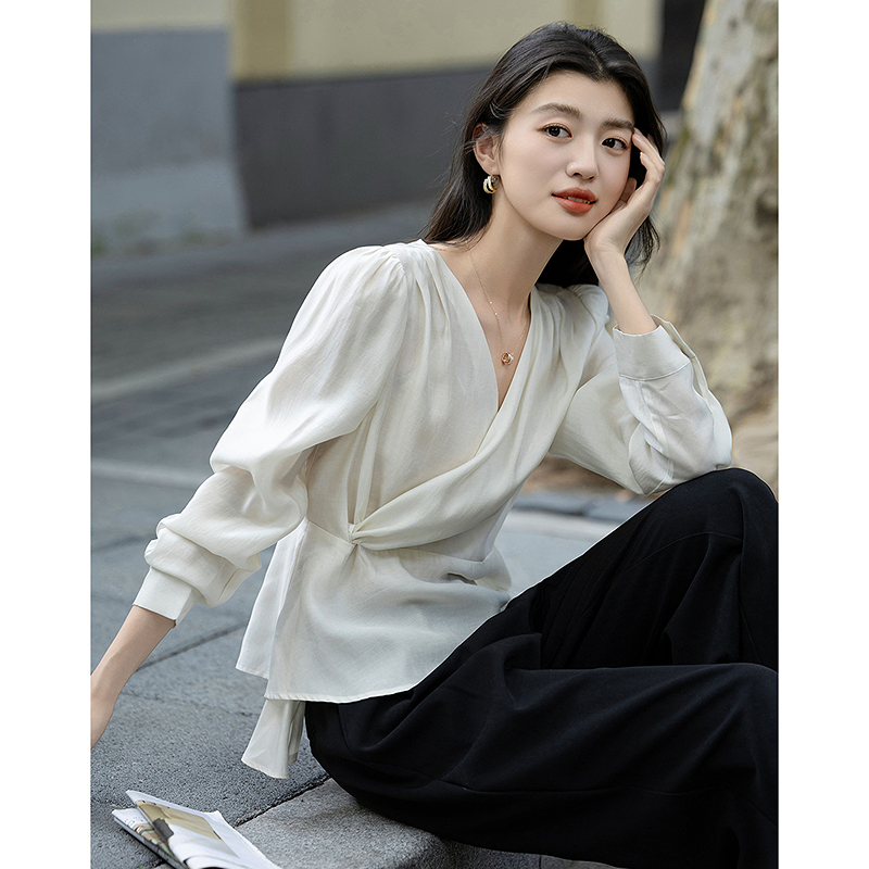 13673177.【呼吸感莱赛尔】秋季交叉V领收腰不规则显瘦藏肉衬衫女高级感