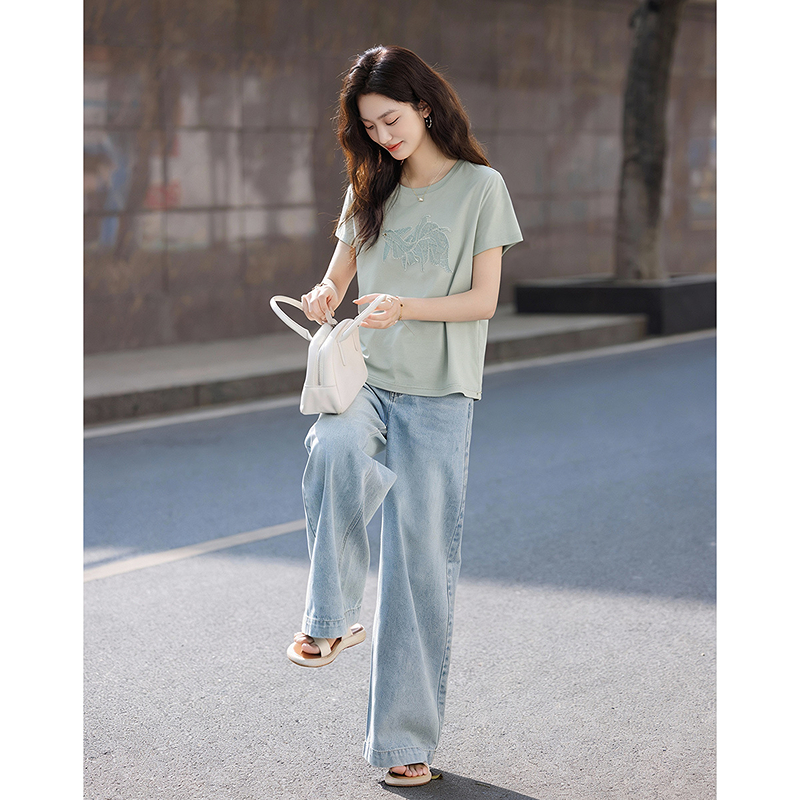 13415497.【含桑蚕丝呼吸棉】夏季简约风立体贴布绣花显瘦藏肉t恤女高级感