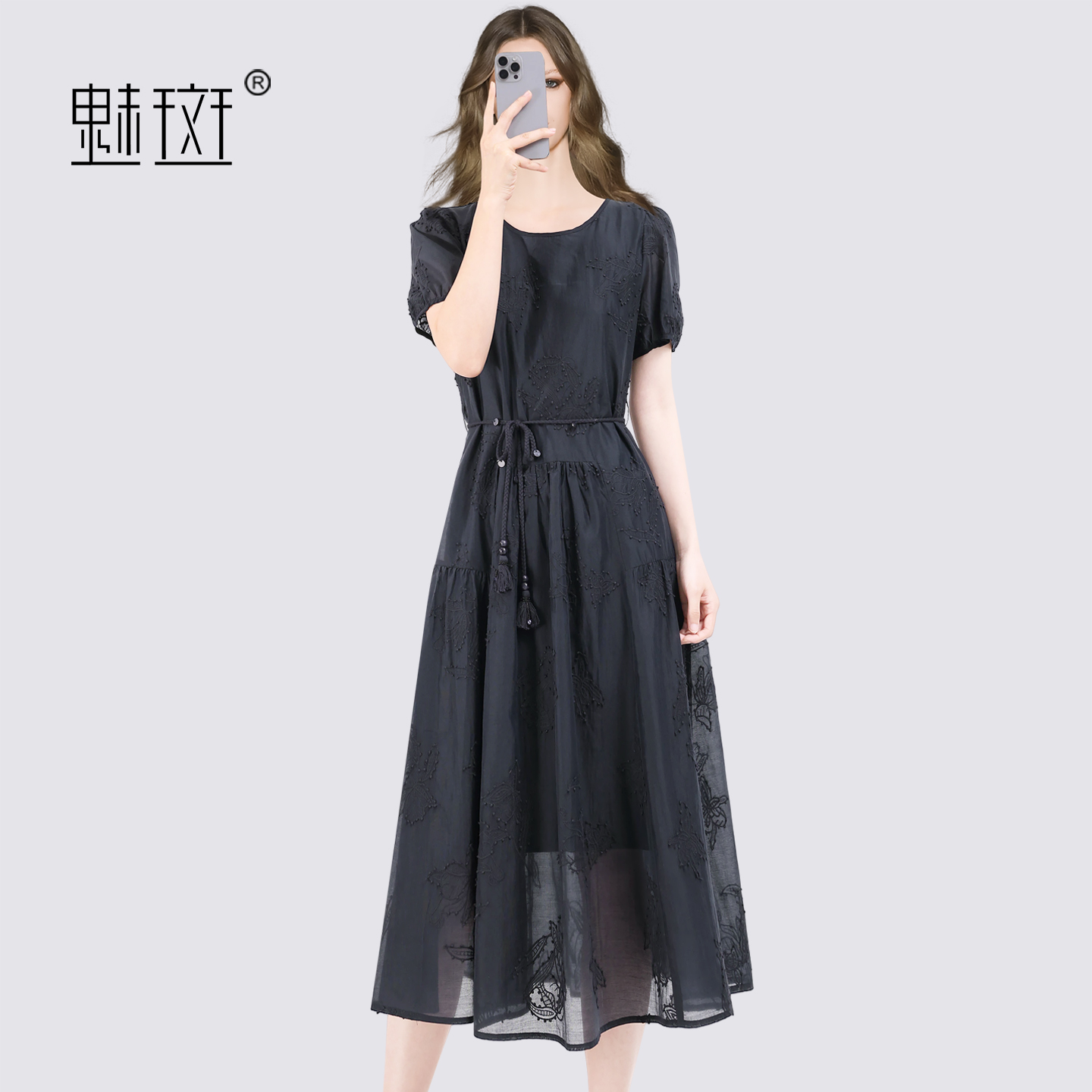 13674372.魅斑腰带刺绣短袖连衣裙天丝裙子