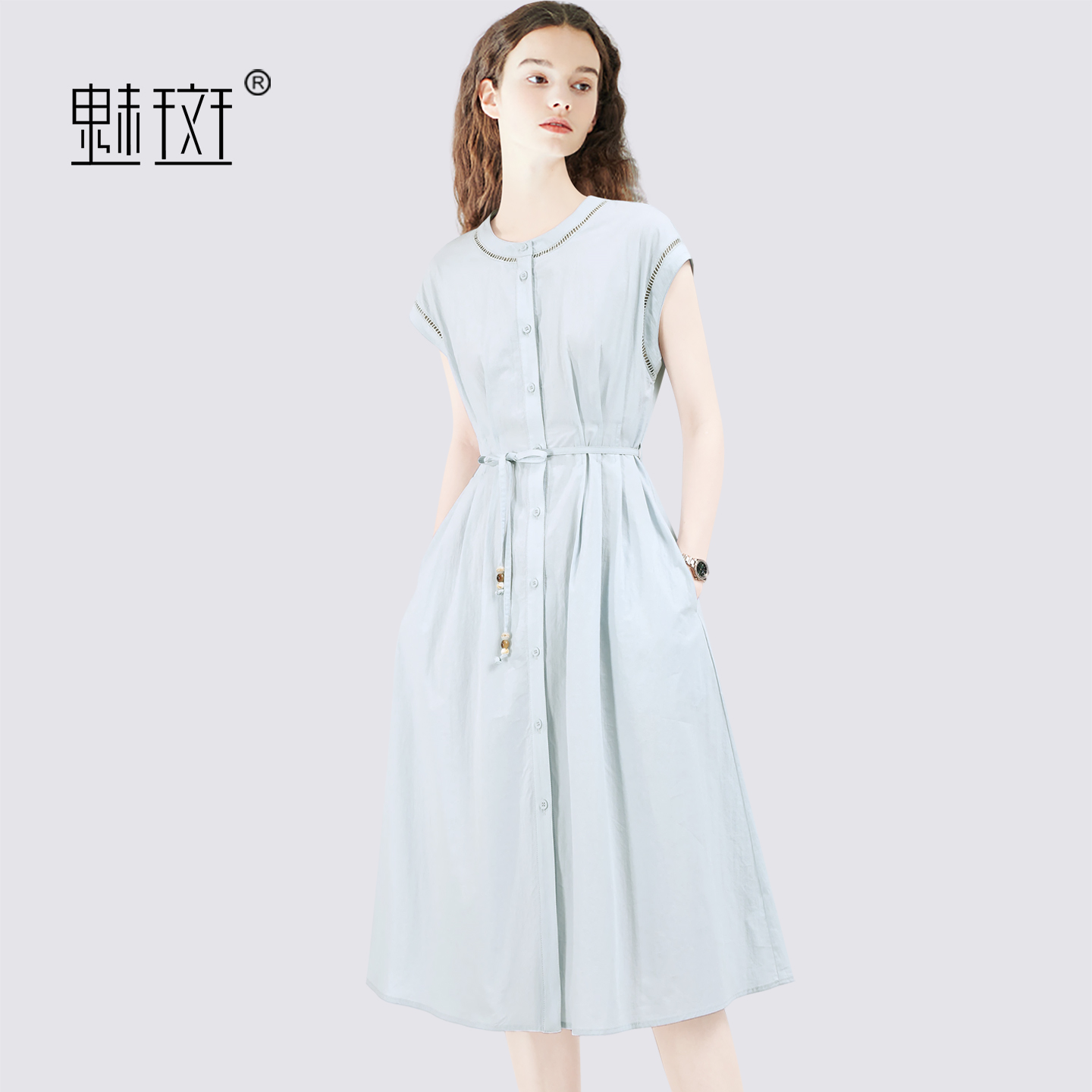 13674343.魅斑蓝色镂空圆领短袖连衣裙串珠系带裙子