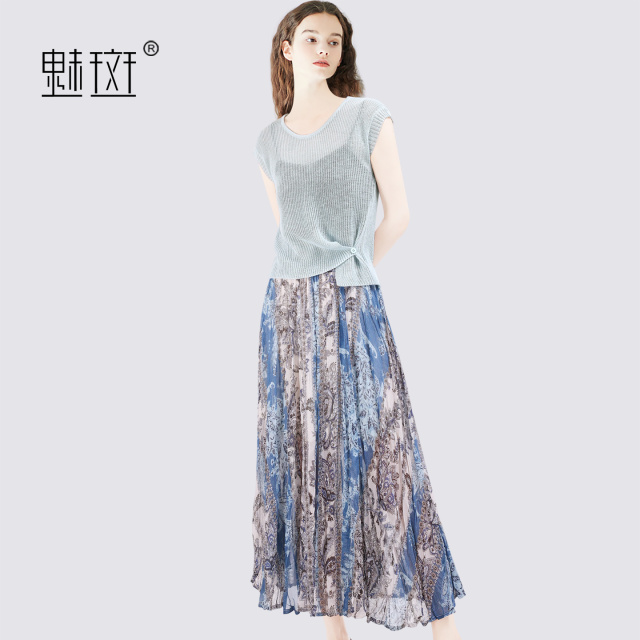 13674353.魅斑圆领扭结短袖印花半身裙套装