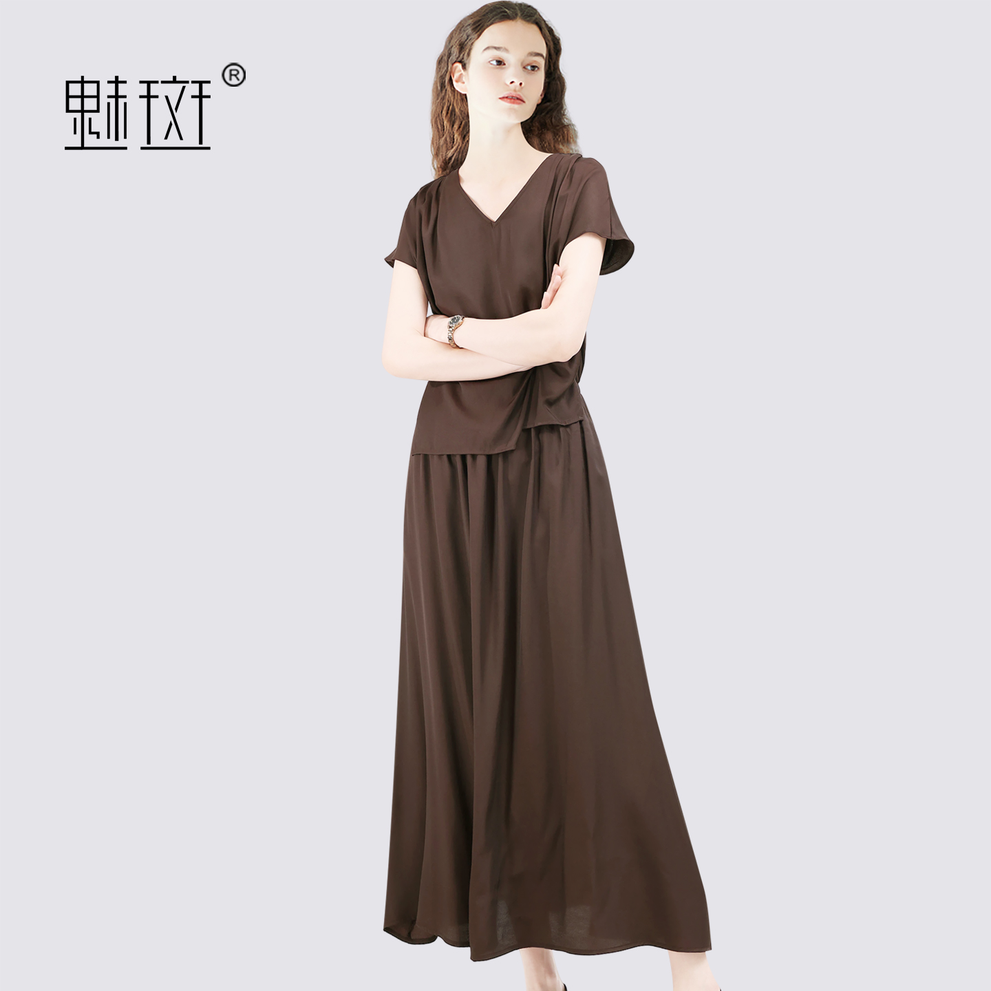 13674367.魅斑V领扭结假两件连衣裙裙子