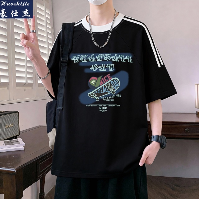 13678561.《休闲时尚》夏季新款休闲舒适三条杠纯棉半袖拼接青少年t恤