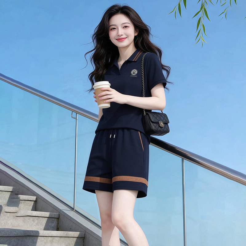 13678575.淘贝鼠夏季上新女式时尚休闲翻领五分裤套装【淘贝鼠女装XJ】