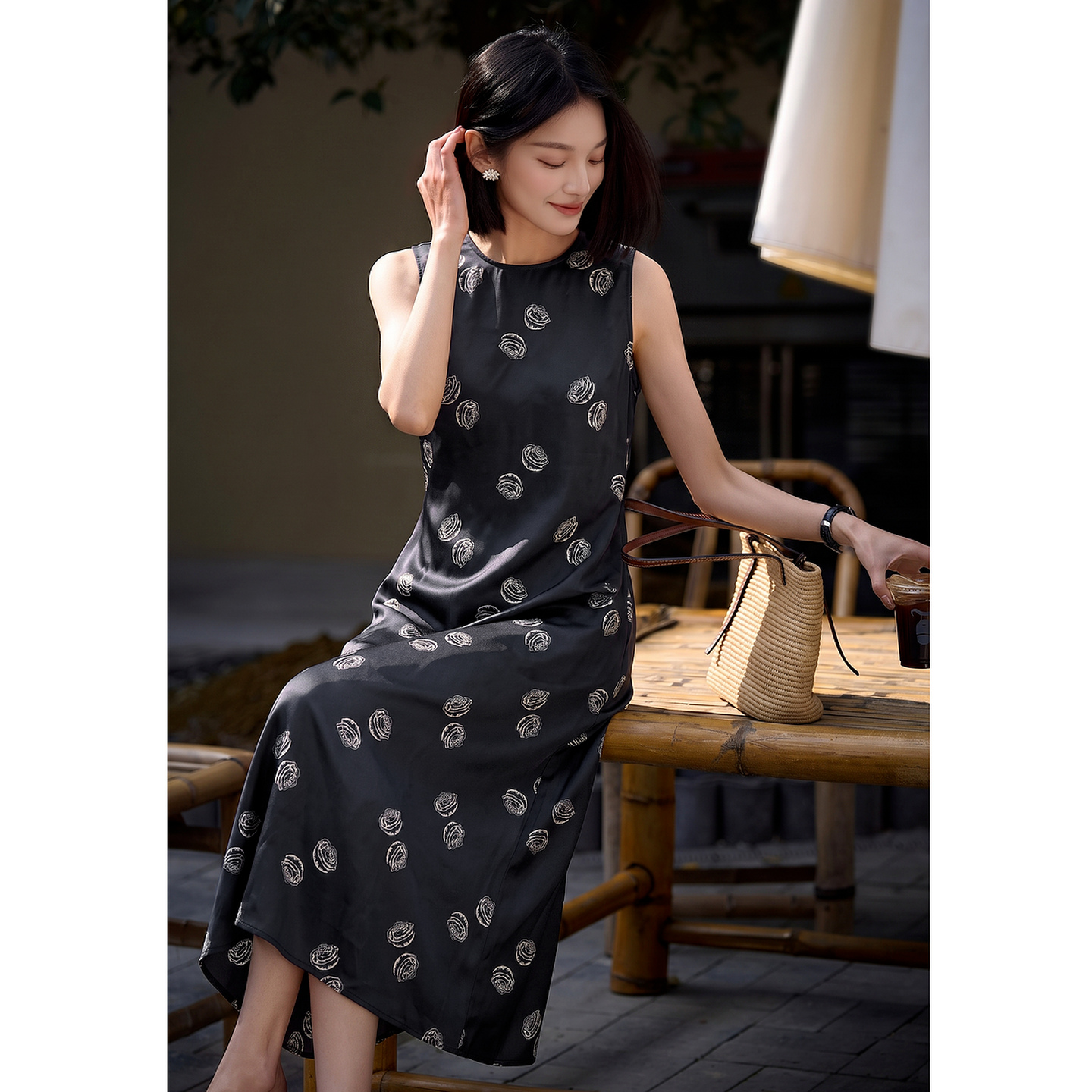 13681822.【100桑蚕丝】夏季轻熟风圆领无袖印花宽松显瘦连衣裙女小个子