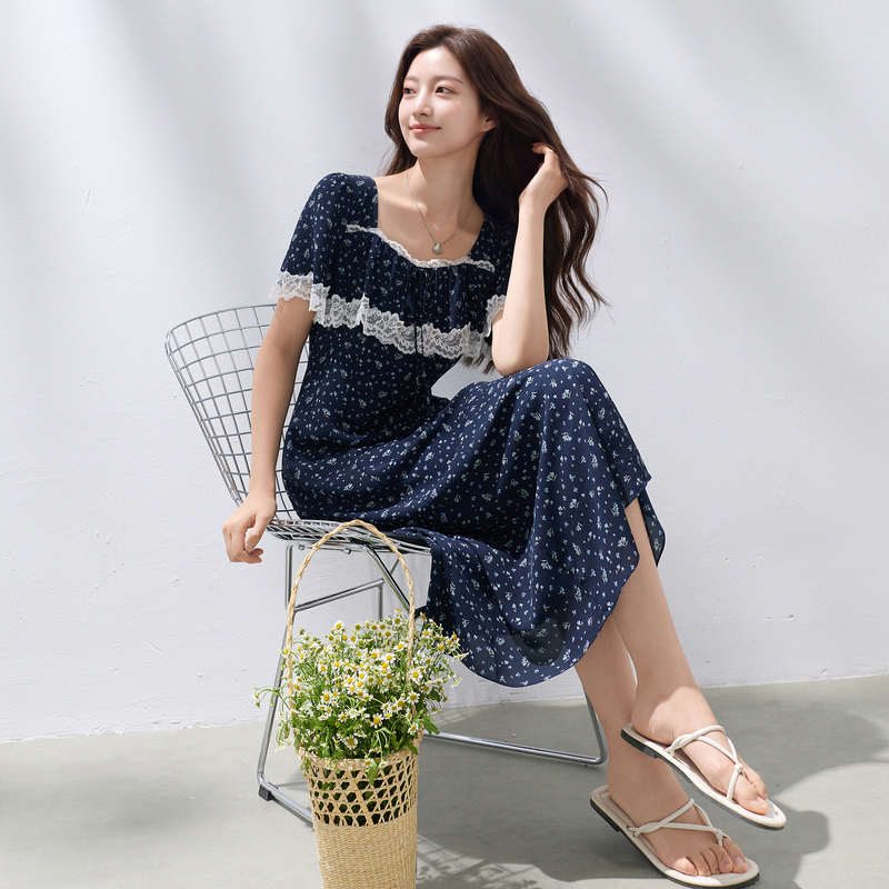 13681788.三彩若潮大码女装2026秋季新款方领碎花连衣裙长裙收腰显瘦微胖MM