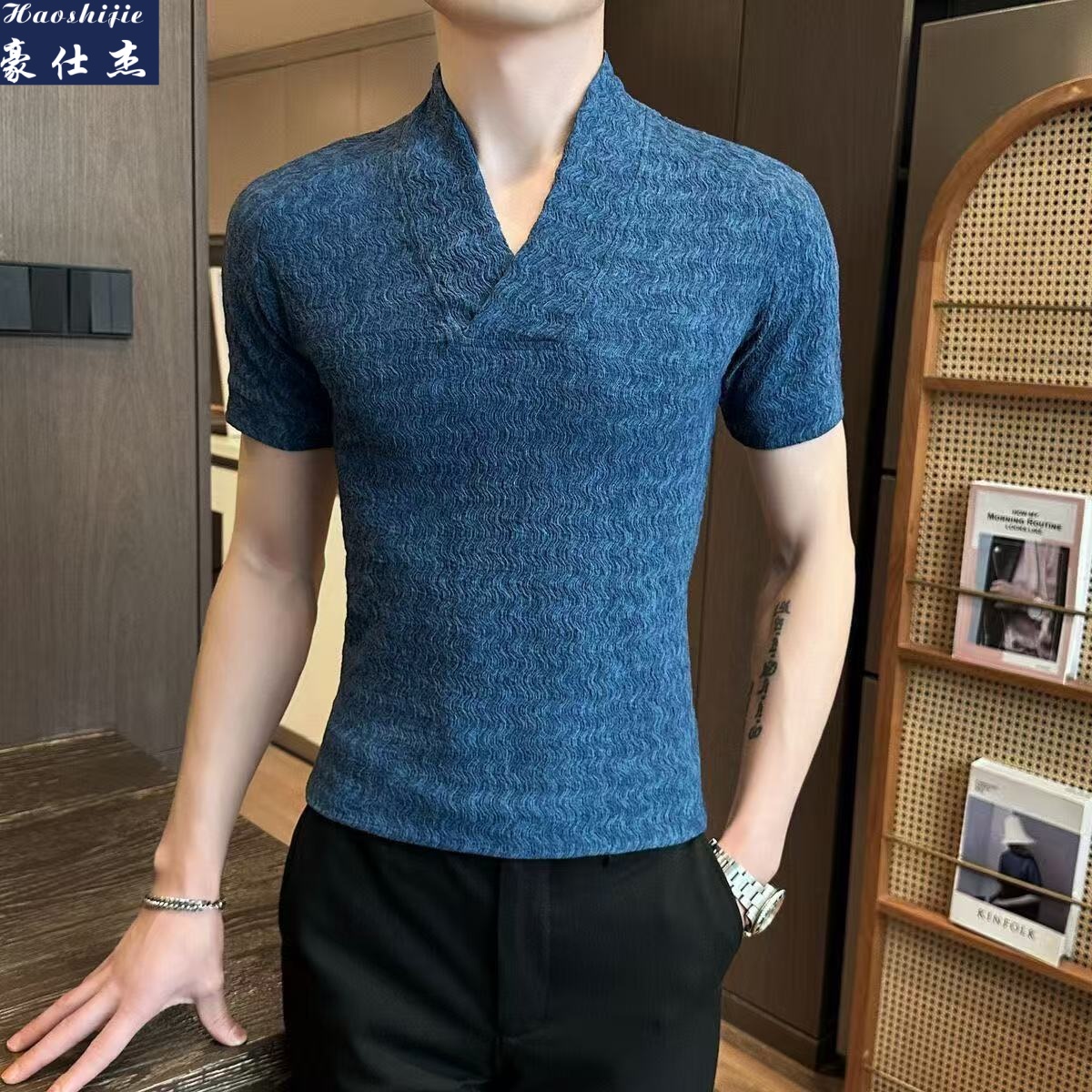 13681648.《休闲时尚》夏季爆款潮流时髦百搭休闲舒适V领短袖
