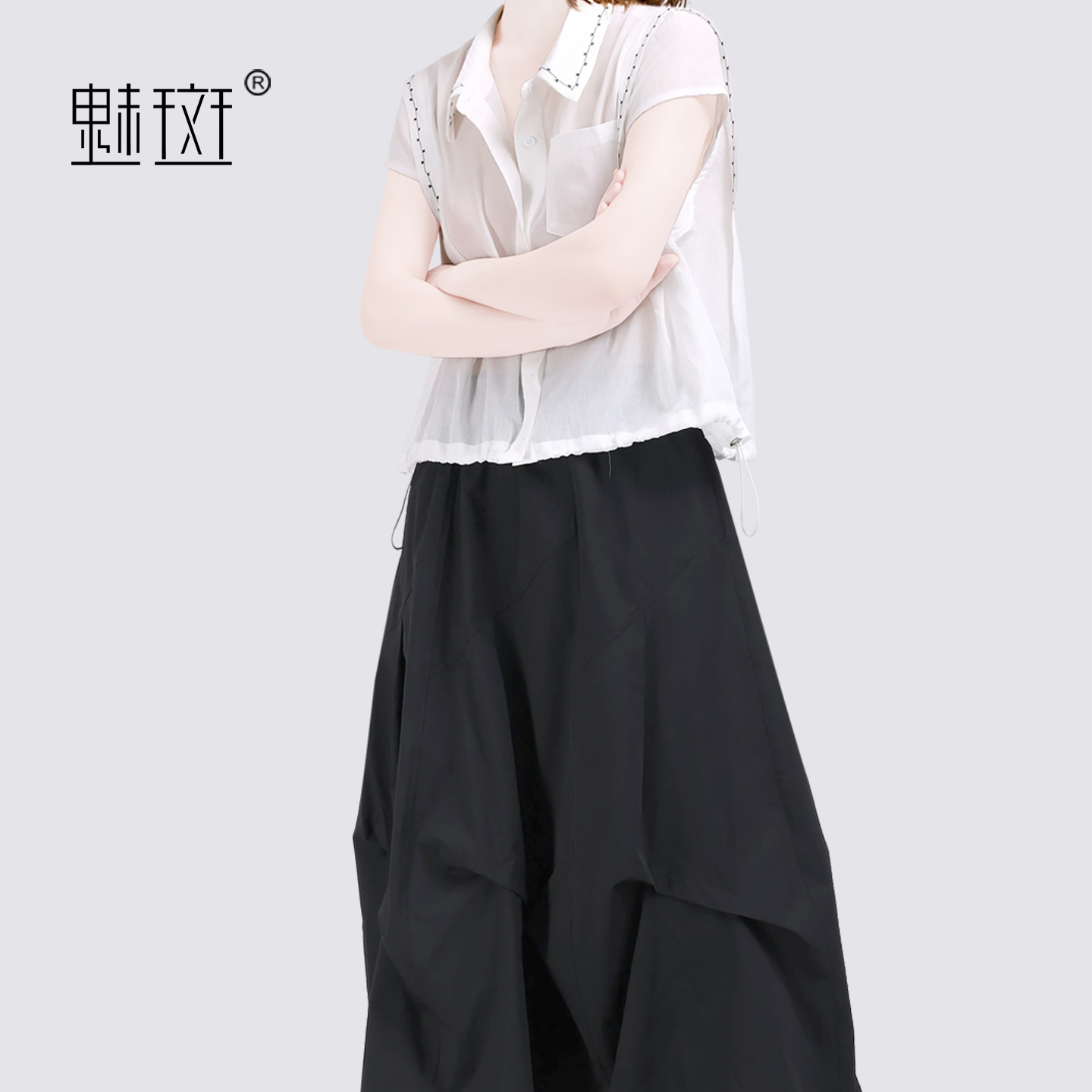 13684200.魅斑白色衬衫黑色裙子两件套套装
