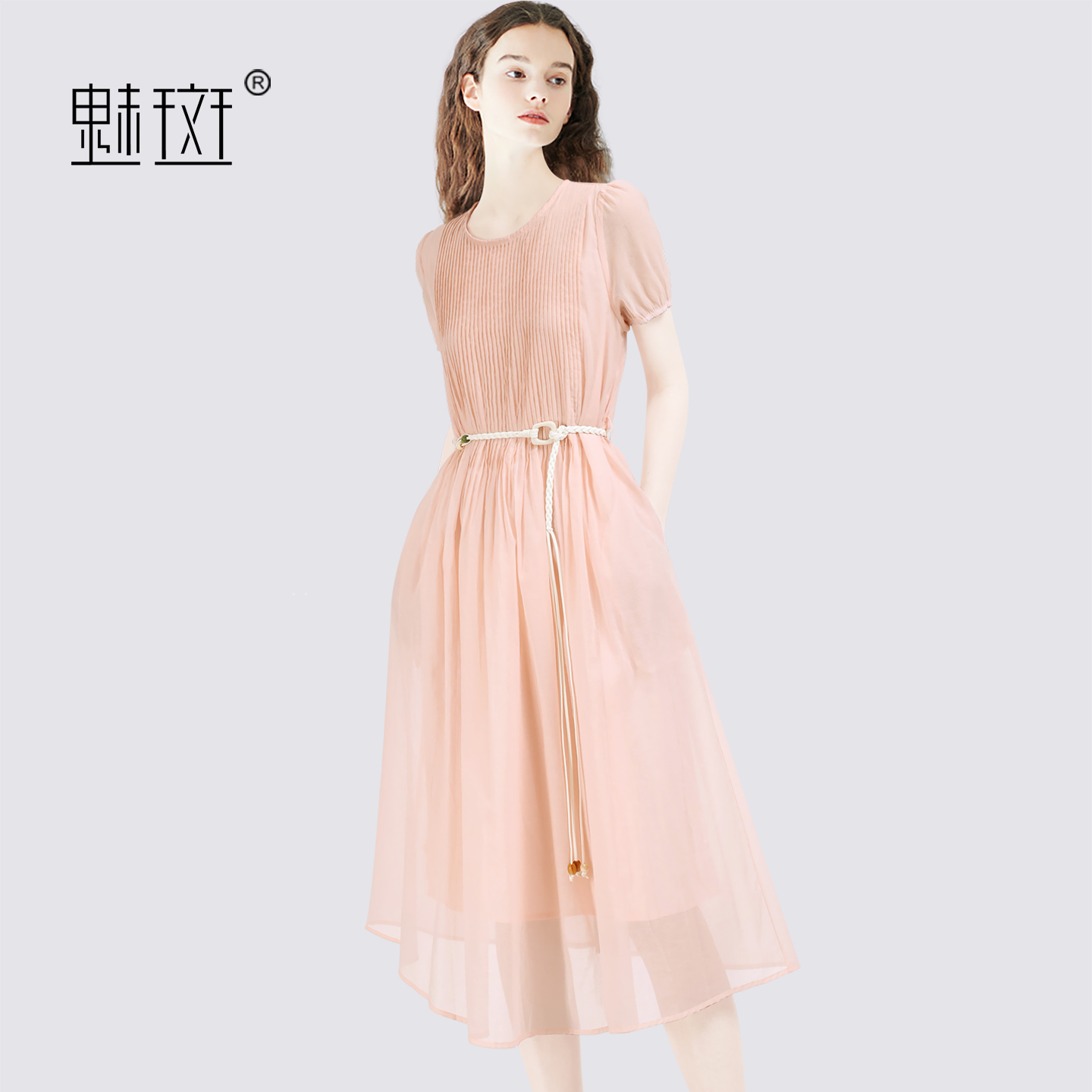 13684203.魅斑压褶设计泡泡袖连衣裙圆领裙子