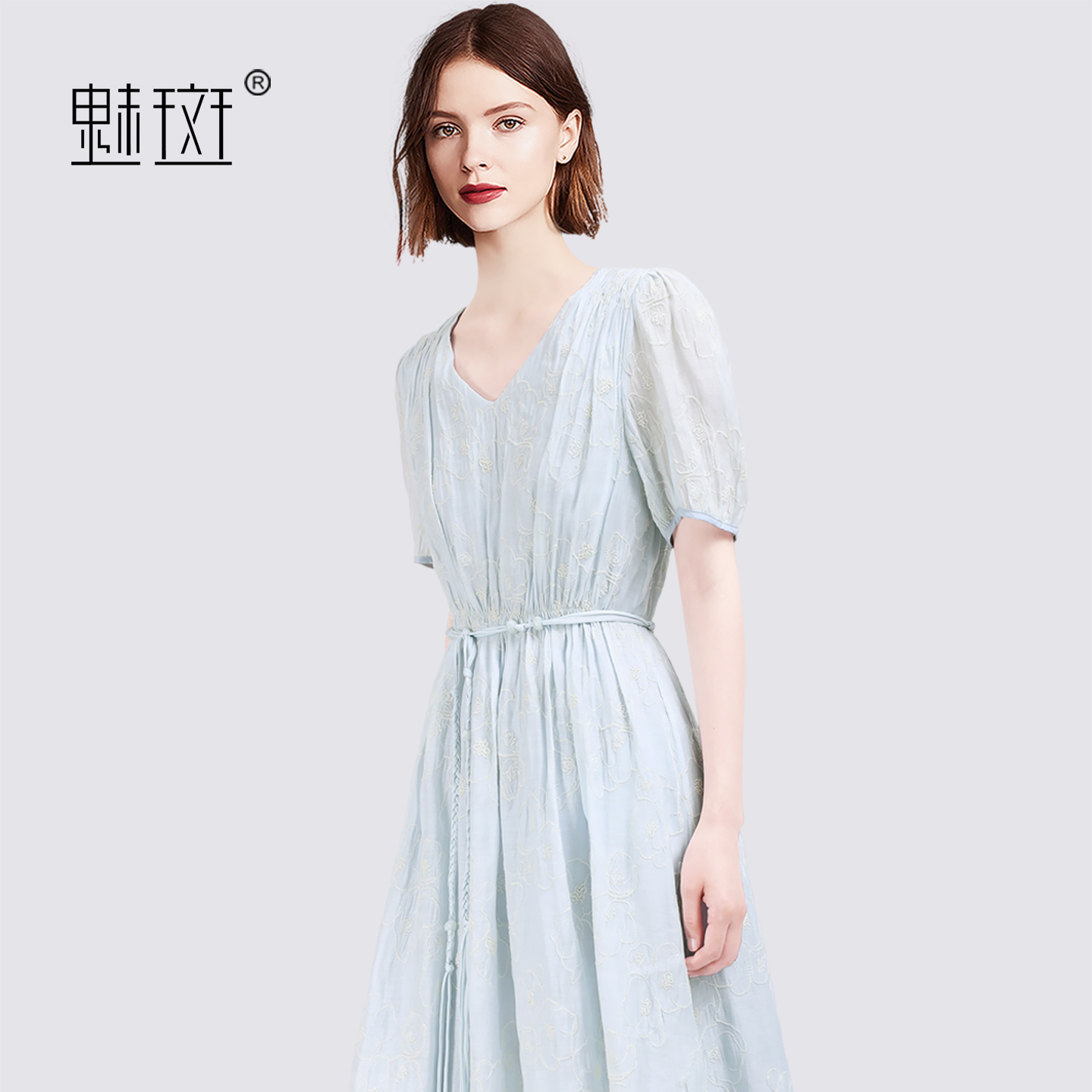 13684212.魅斑V领连衣裙A字裙