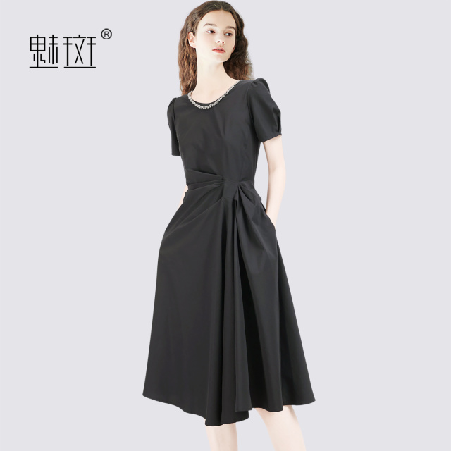 13684231.魅斑链条圆领连衣裙压褶泡泡袖小黑裙