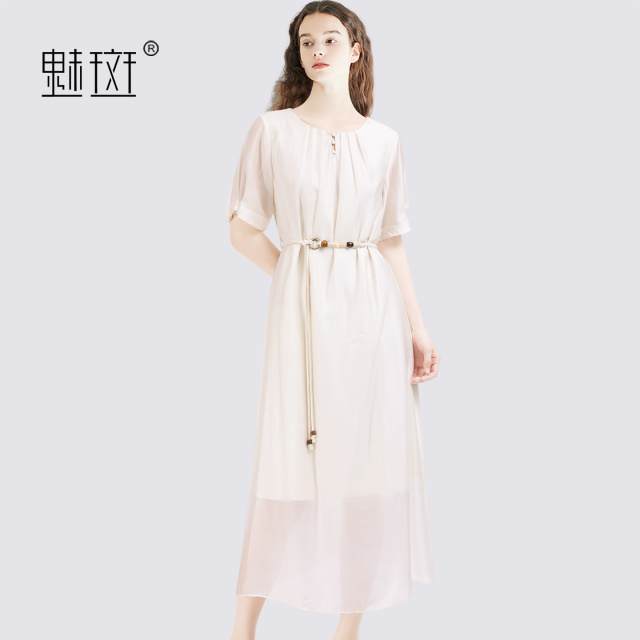 13684213.魅斑串珠编织腰带白色短袖连衣裙圆领压褶裙子