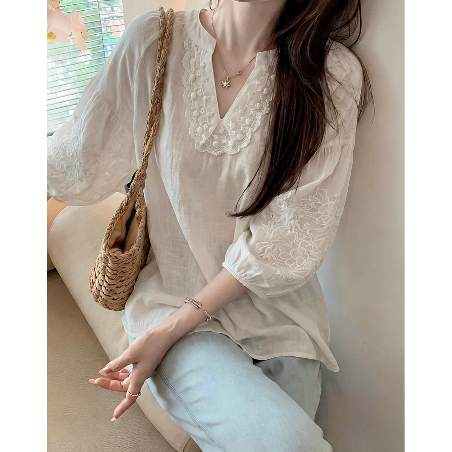 13686474.【100苎麻】秋季文艺风蕾丝贴边V领刺绣泡泡袖轻薄宽松女衬衫