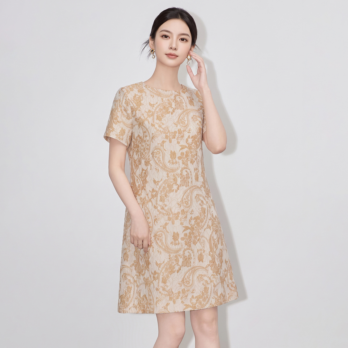 13693029.【刺绣提花】秋季小香风肌理圆领短袖A字宽松小个子气质女连衣裙