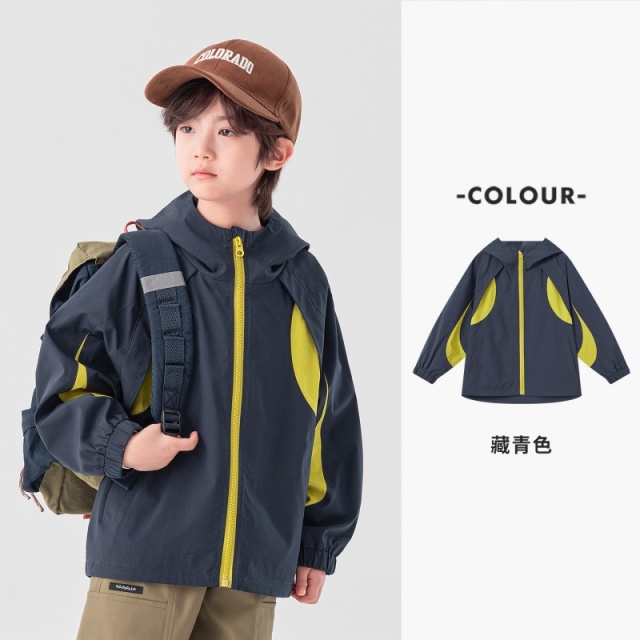 13693986.男童连帽外套春秋款时尚拼接山系户外防风夹克儿童舒适宽百搭上衣