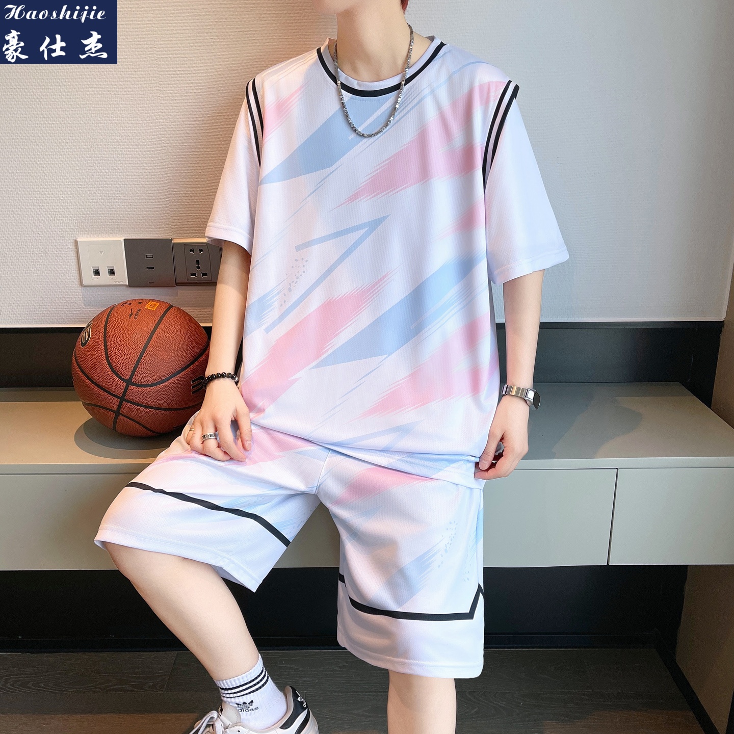 13696181.《简约时尚》夏季新款篮球服休闲时尚运动假两件短袖短裤套装