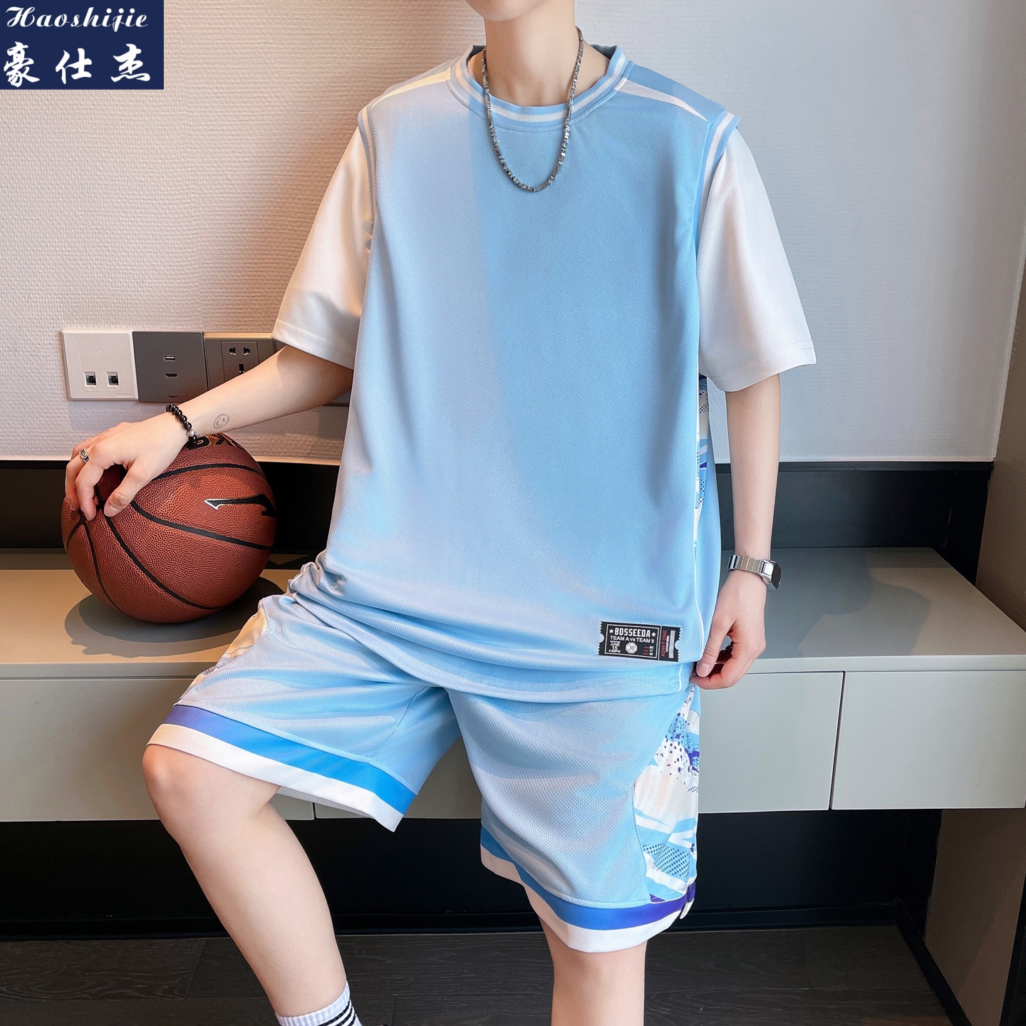 13696184.《休闲时髦》夏季新款篮球服时尚休闲简约运动假两件短袖短裤套装