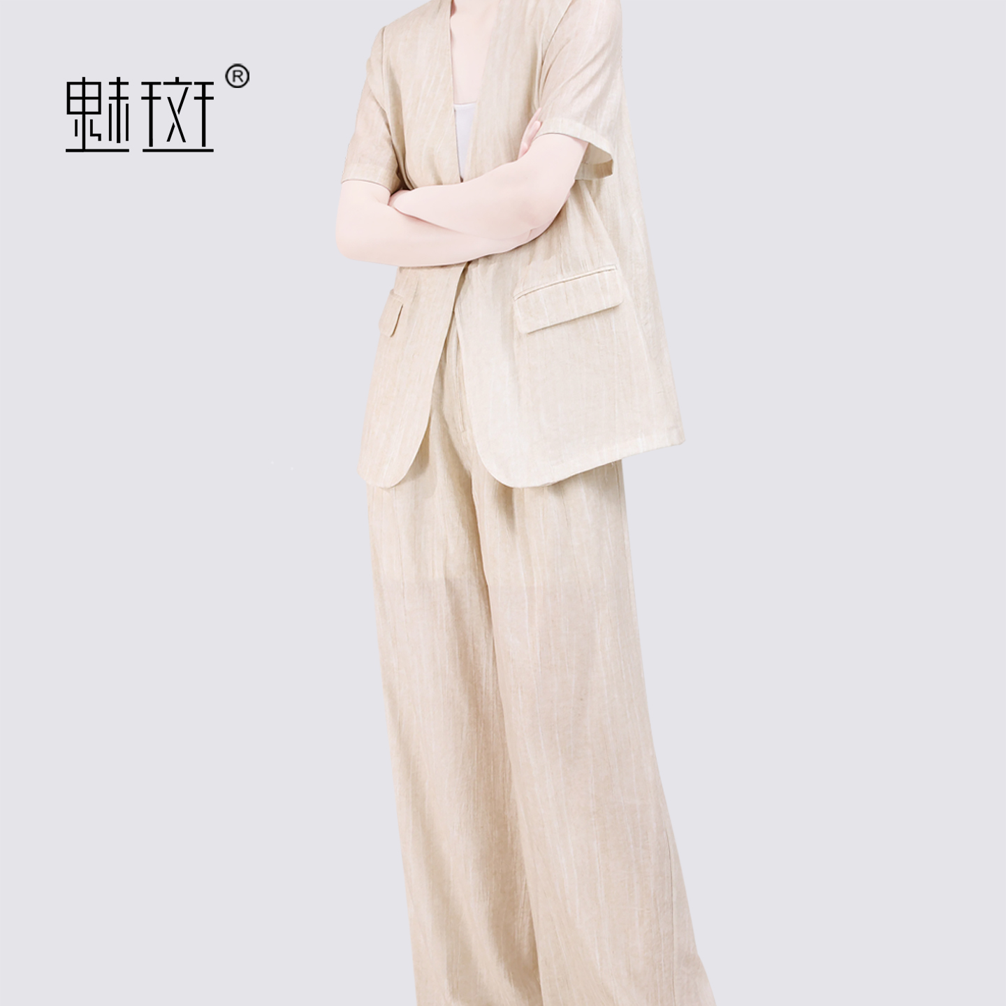 13697187.魅斑杏色V领外套阔腿裤两件套套装