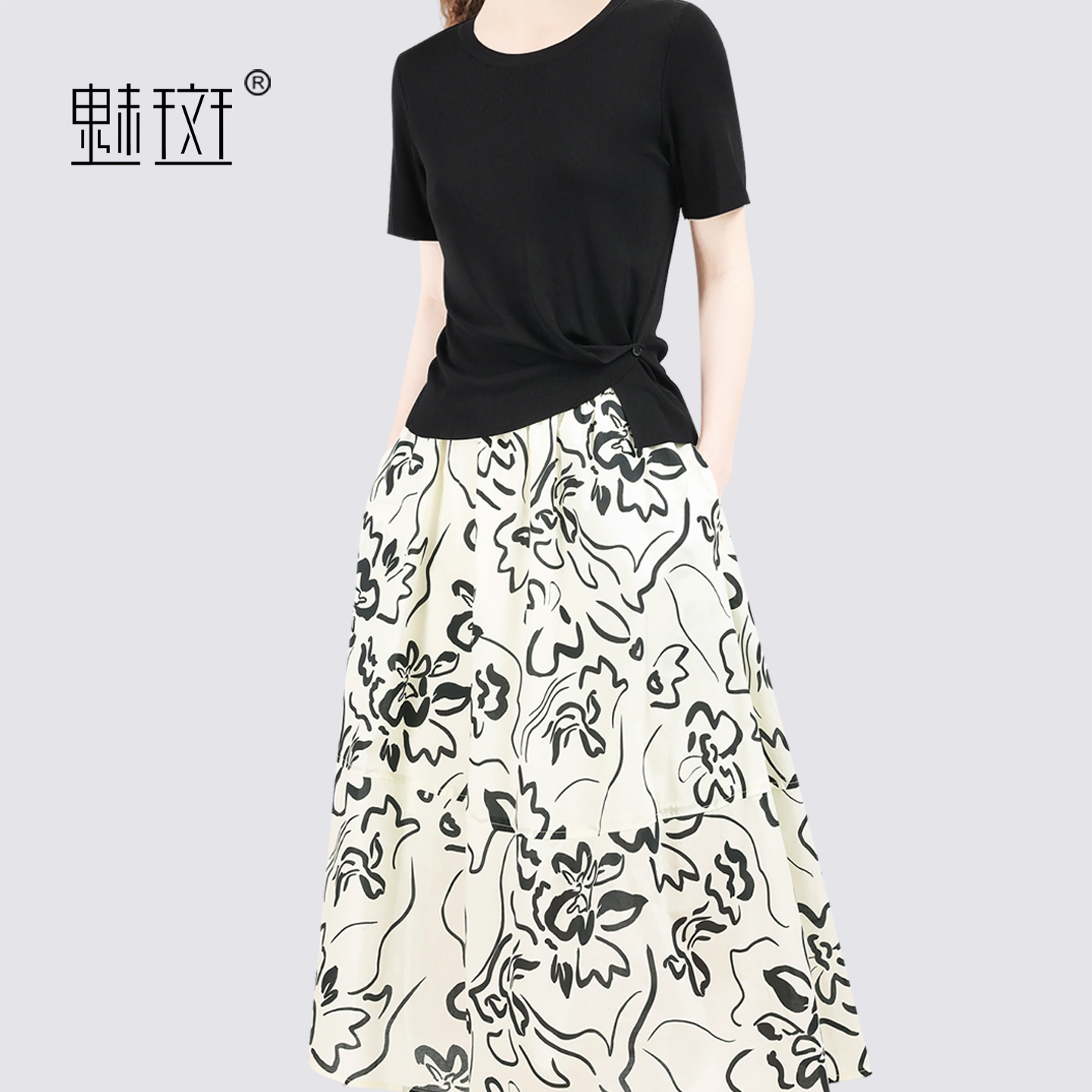 13697199.魅斑黑色T恤印花裙子两件套套装