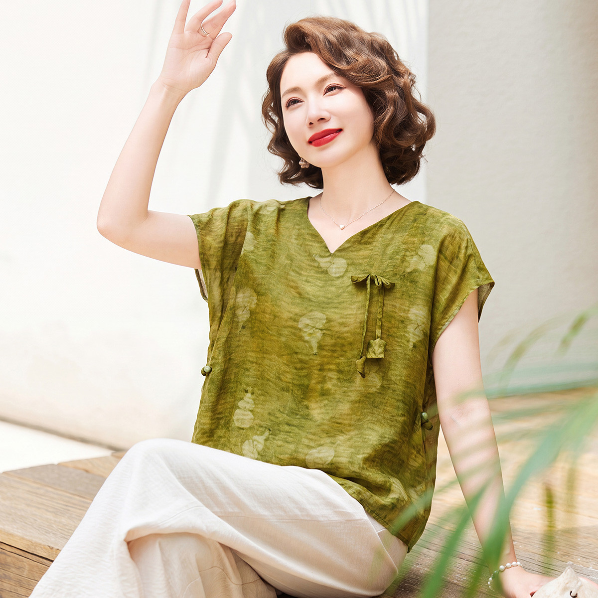 13696744.中老年妈妈夏季薄款T恤时尚短袖V领上衣中年女士气质夏装