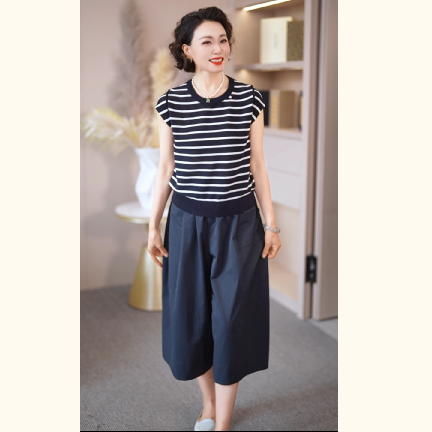 13696868.中年女士夏季薄款针织衫时尚短袖圆领上衣中老年妈妈气质夏装