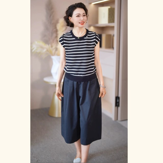 13696868.中年女士夏季薄款针织衫时尚短袖圆领上衣中老年妈妈气质夏装