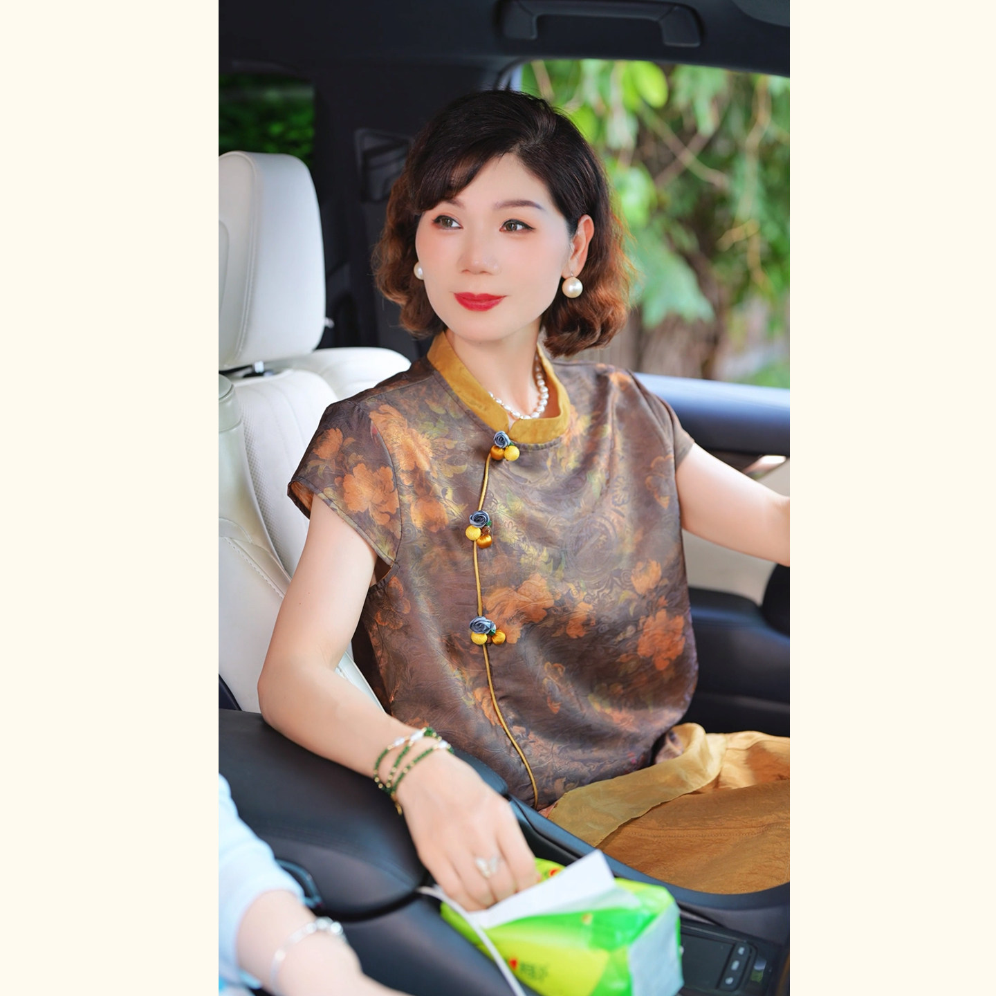 13697017.年轻妈妈夏装夏季妈妈装气质时尚T恤2026新款洋气中老年女装洋气