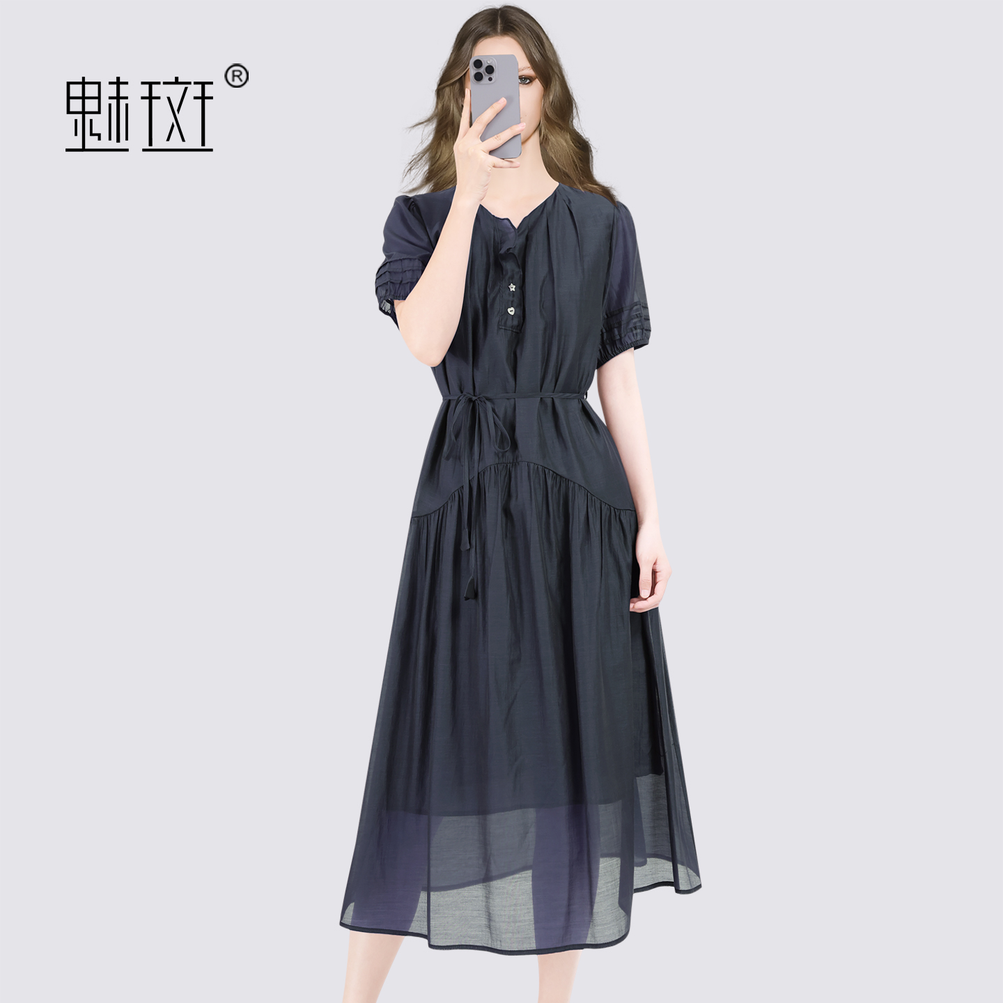 13697177.魅斑藏青色V领短袖连衣裙天丝系带收腰裙子