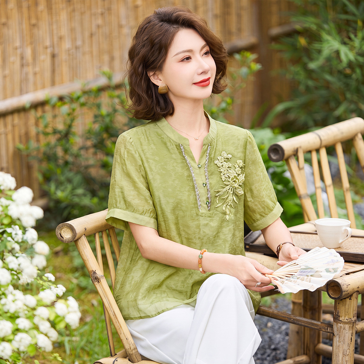 13696733.中老年妈妈夏季薄款T恤时尚中袖圆领上衣中年女士气质夏装