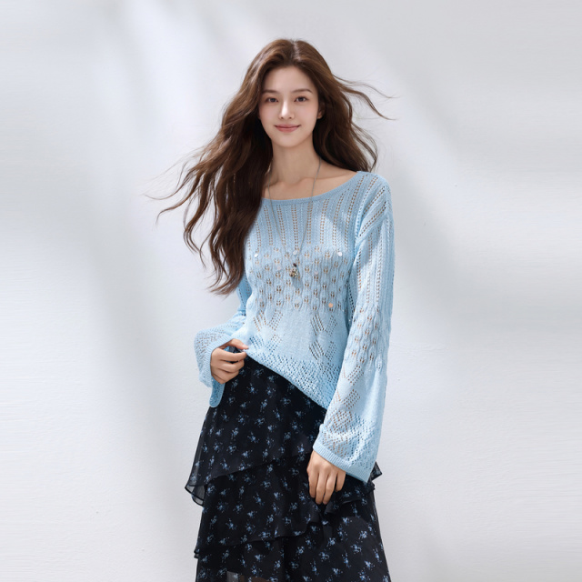 13699631.三彩若潮大码女装2026秋季新款镂空喇叭袖宽松毛针织衫通勤微胖MM