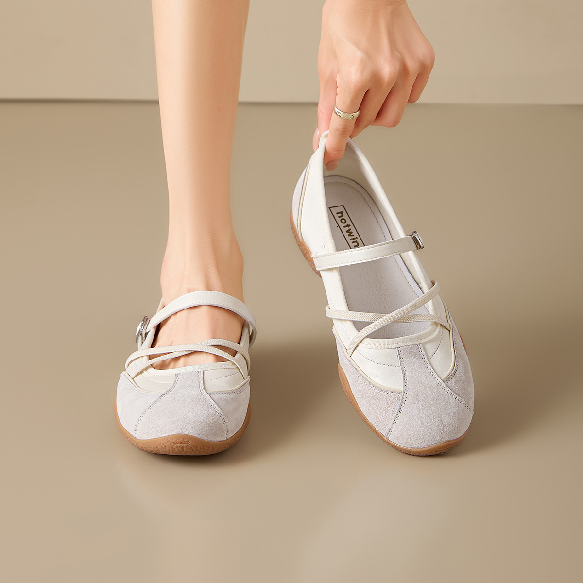 13716050.热风HOTWIND舒适轻便交叉绑带懒人浅口运动玛丽珍鞋浅口