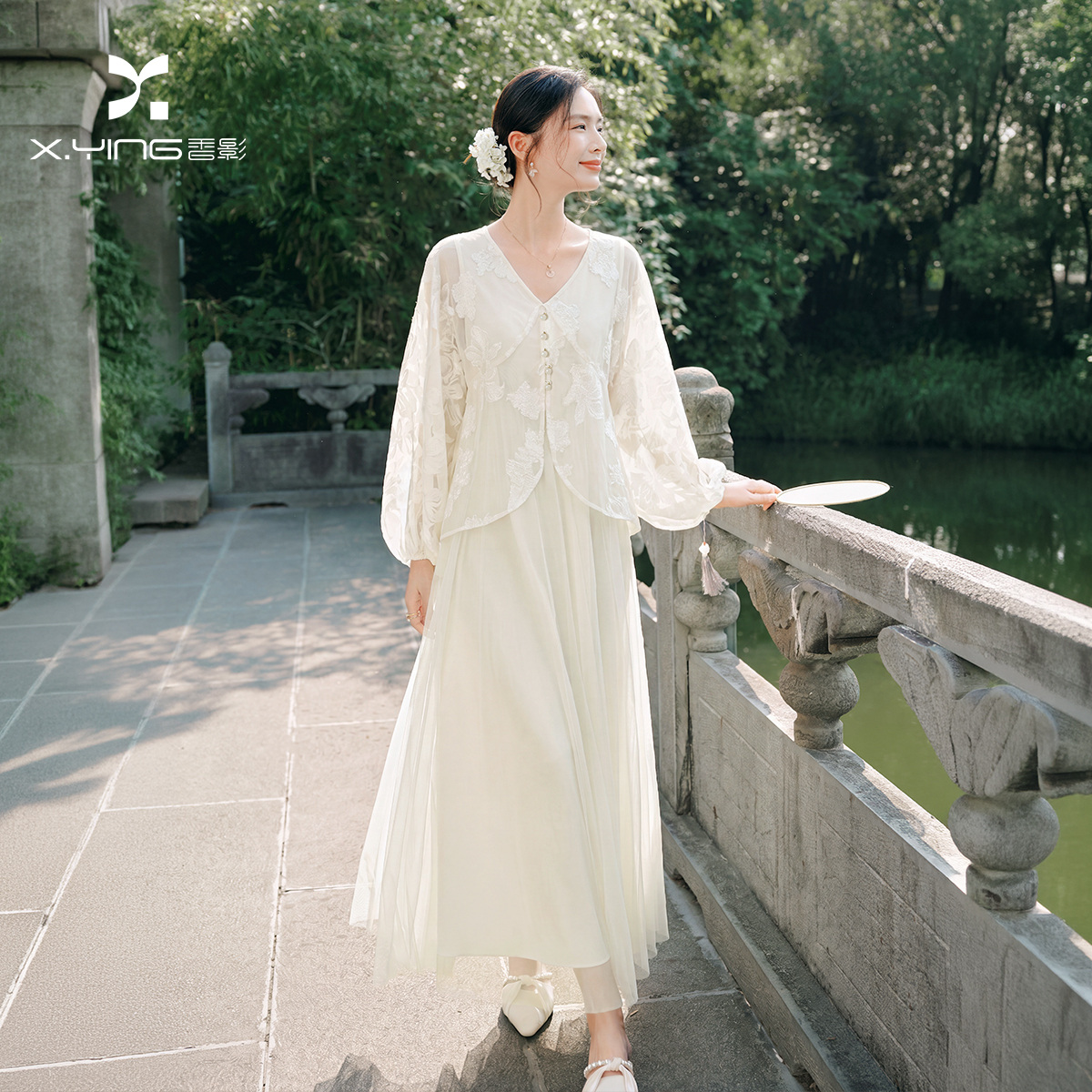 13718354.香影轻国风假两件白色连衣裙女2026秋季新款重工刺绣v领网纱裙子