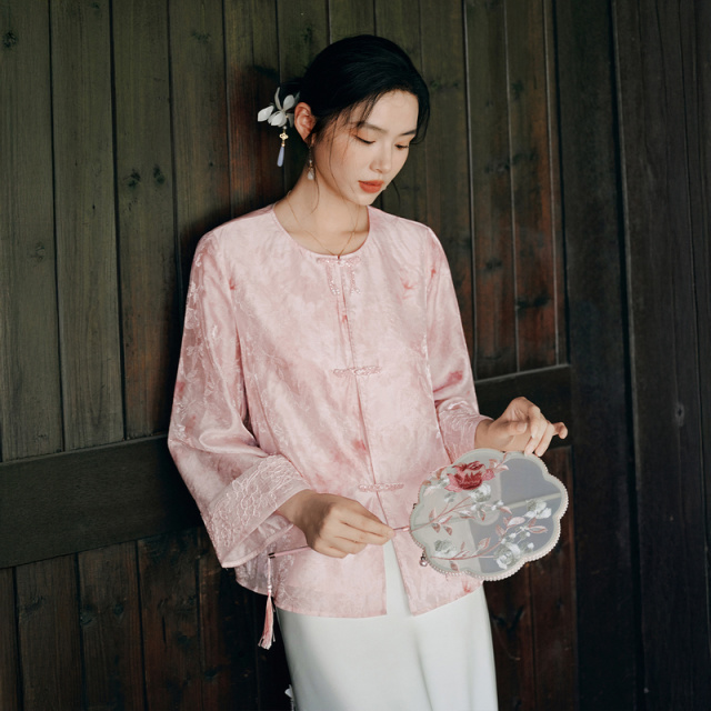 13717591.香影粉色新中式提花短款外套女2026秋季新款国风刺绣开衫宽松上衣