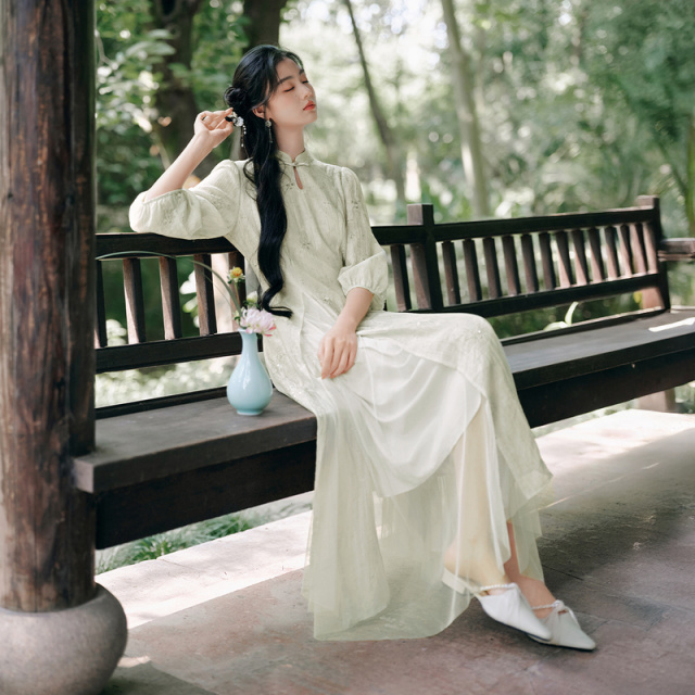 13717624.香影新中式国风刺绣连衣裙女2026秋季新款绿色收腰a字裙气质长裙
