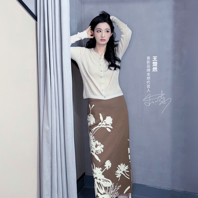 13718208.香影新中式印花半身裙女2026秋季新款优雅复古后开叉高腰直筒裙子