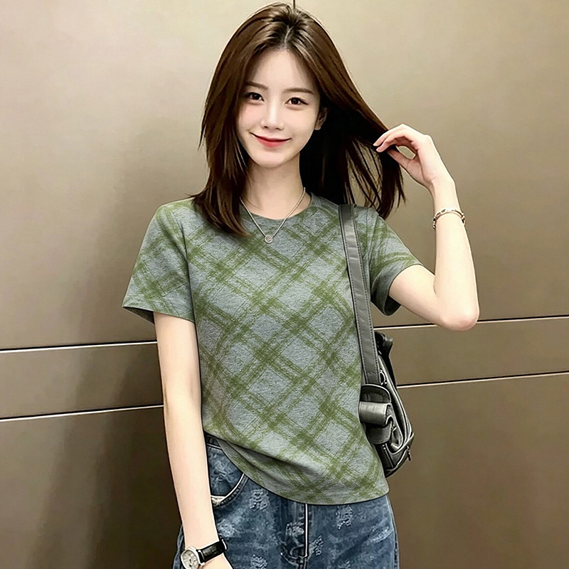 13727868.淘贝鼠夏季新款女款冰感时髦百搭短袖T恤【淘贝鼠一口价39.9】