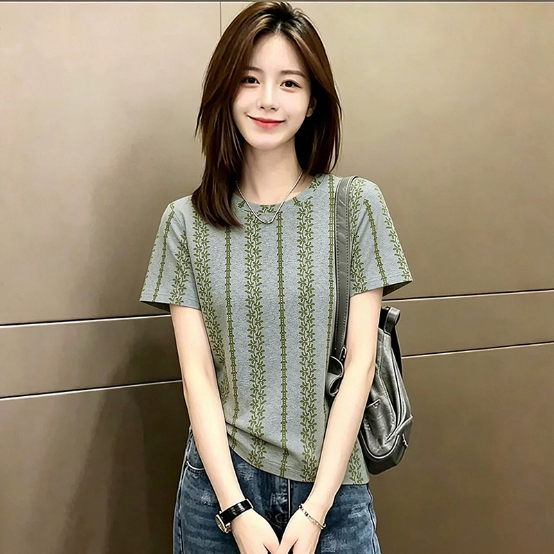 13727871.淘贝鼠夏季新款女款复古风时尚冰感短袖T恤【淘贝鼠一口价39.9】