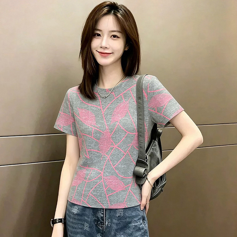 13727872.淘贝鼠夏季新款女款时髦冰感修身短袖T恤【淘贝鼠一口价39.9】