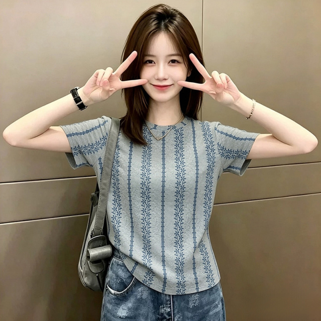 13727871.淘贝鼠夏季新款女款复古风时尚冰感短袖T恤【淘贝鼠一口价39.9】